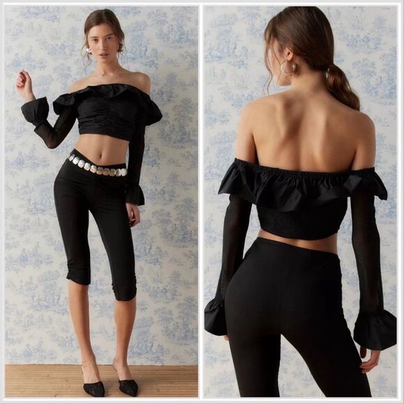 Kimchi Blue Zora Off The Shoulder Cropped Ruffle Top in Black large - Picture 1 of 6
